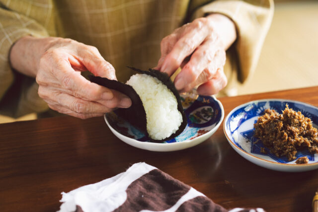 【OCOS】「【4⽉3⽇オープン】旧中⼭道・岐⾩市鏡島で、ジーちゃんバーちゃんが主役の⾷堂をつくり たい。」をリリースしました | プレスリリース